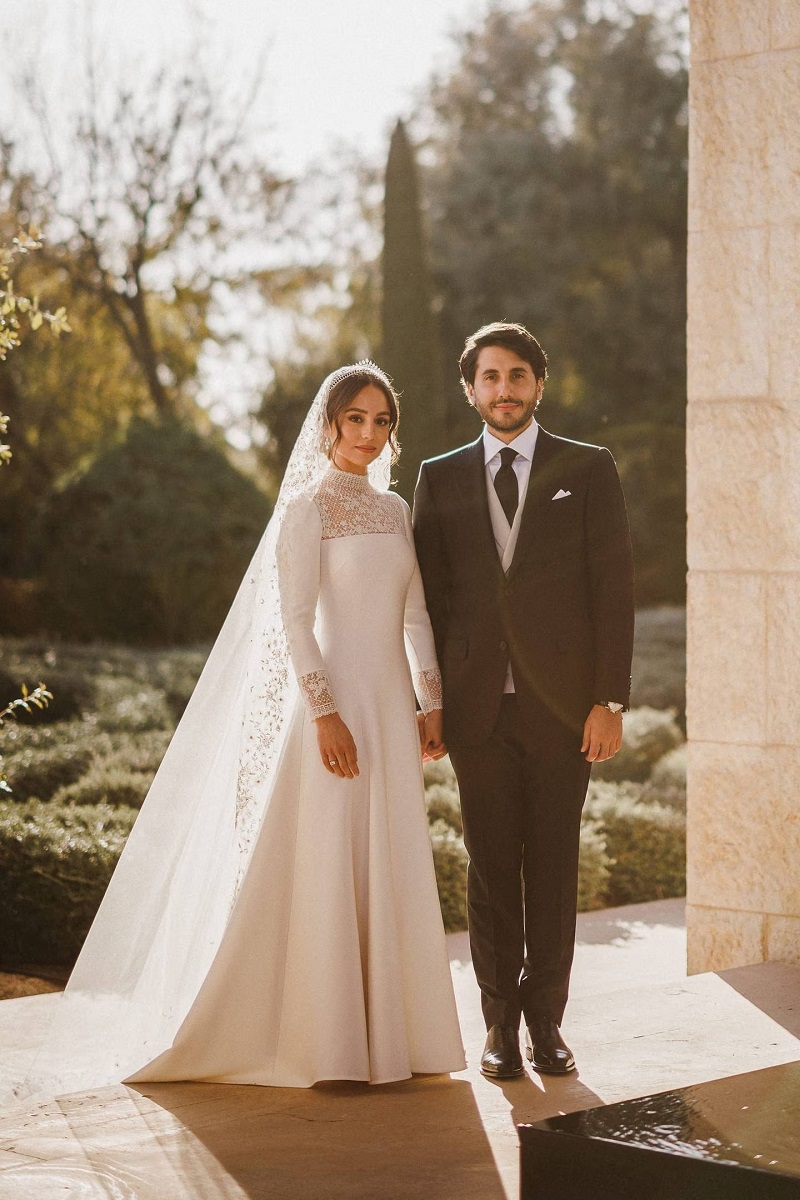 "فستان زفاف الأميرة إيمان"