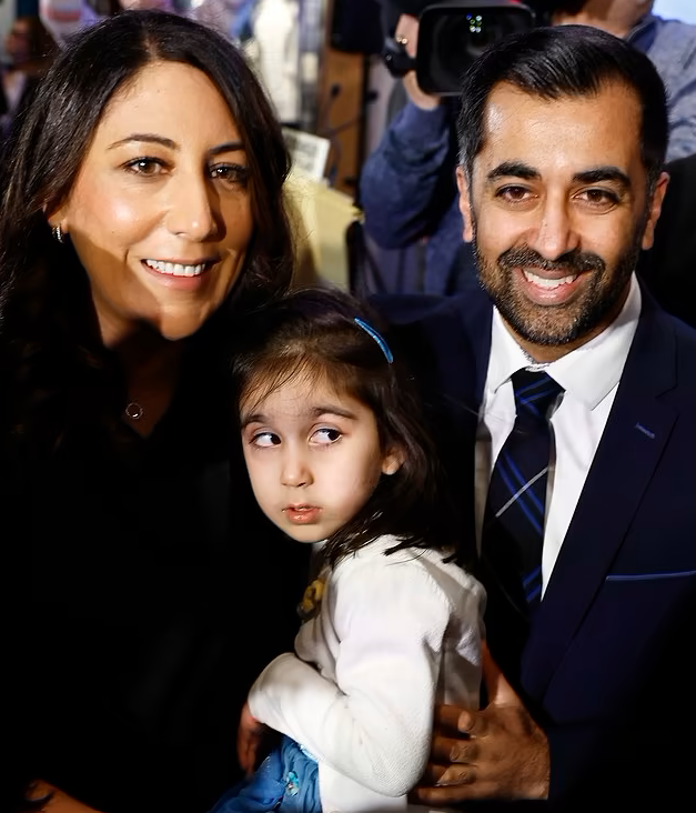 "حمزة يوسف و ناديا النخلة"
