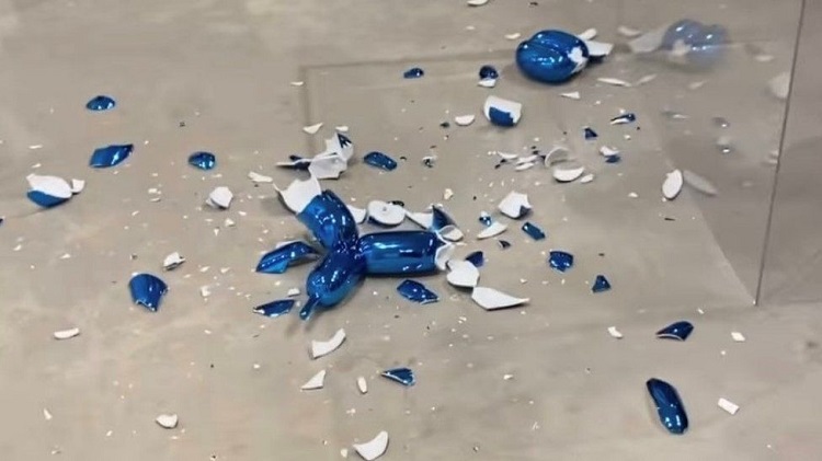 "منحوتة جيف كونز "