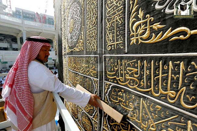 تغيير كسوة الكعبة