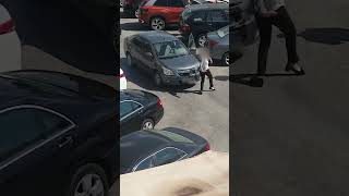 "وصلة رقص لفتاة بالشارع العام تثير الجدل في الأردن"