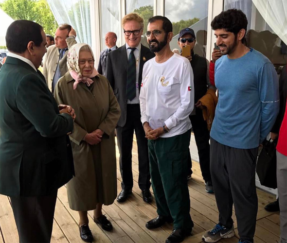 الملكة اليزابيث مع حاكم دبي 