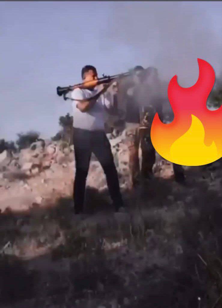 سفير العراق في بيروت يطلق قذيفة