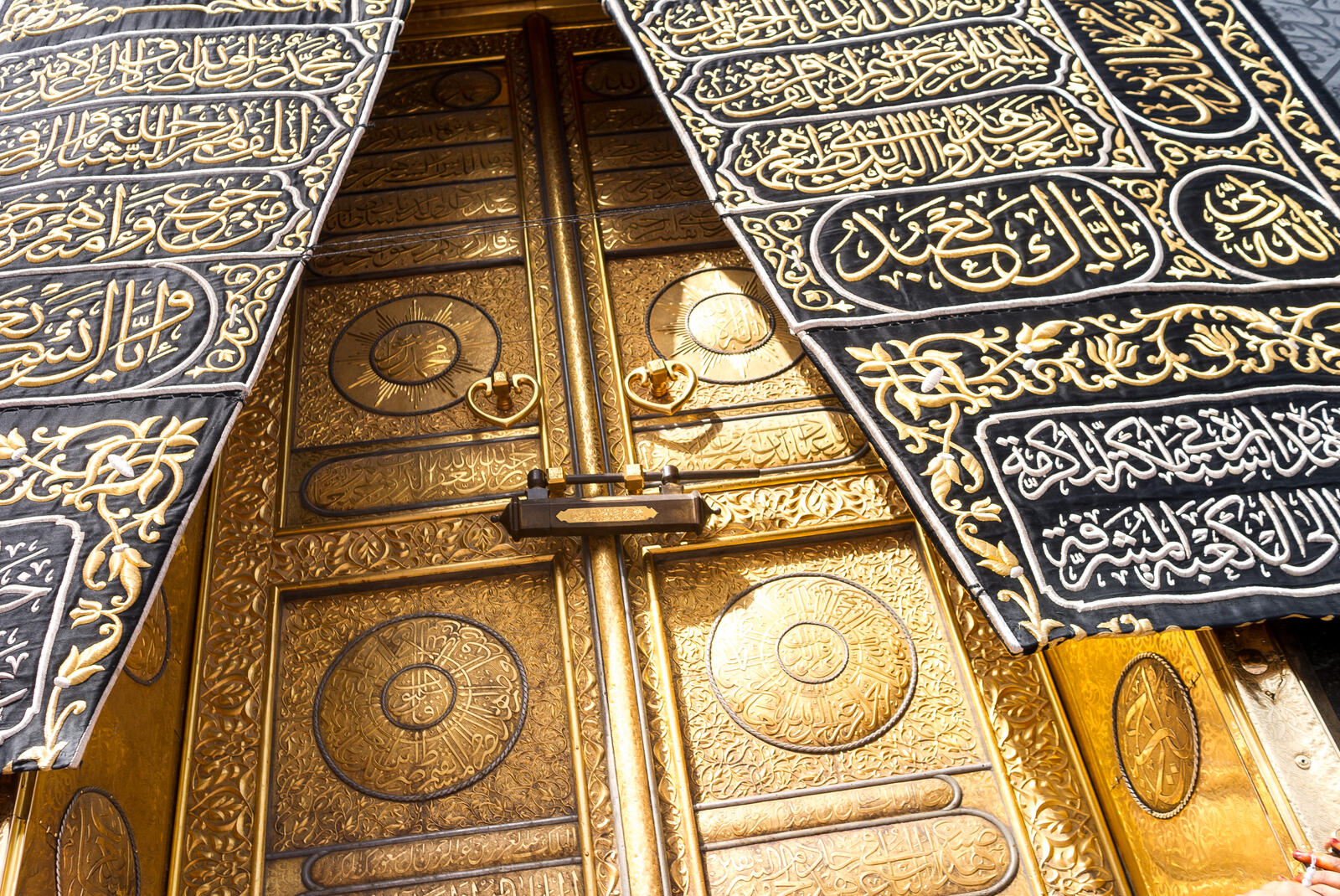22 كعبة عند العرب.