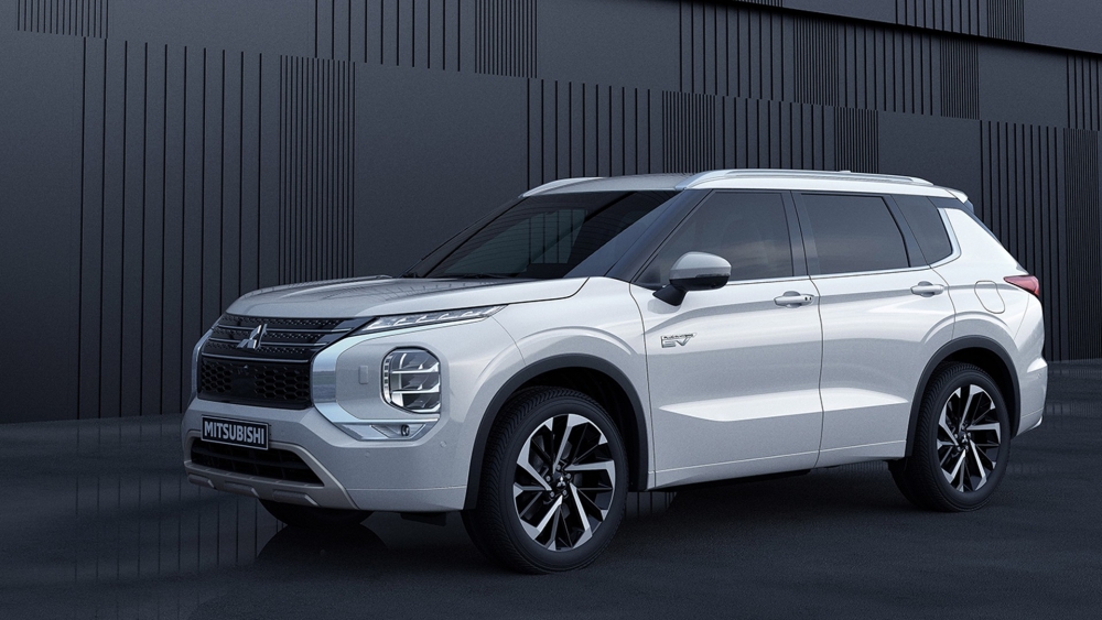 سيارة ميتسوبيشي أوتلاندر الهجينة الجديدة