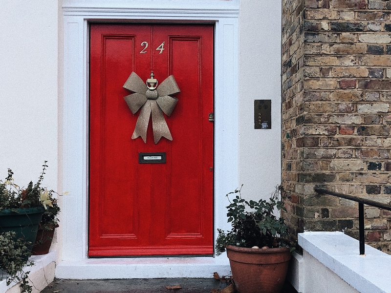 ماذا يقول لون باب مدخلك عن شخصيتك وفقاً لفنغ شوي 