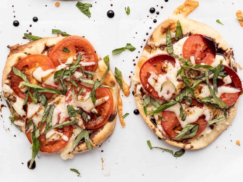 بيتزا كابري بالموتزاريلا