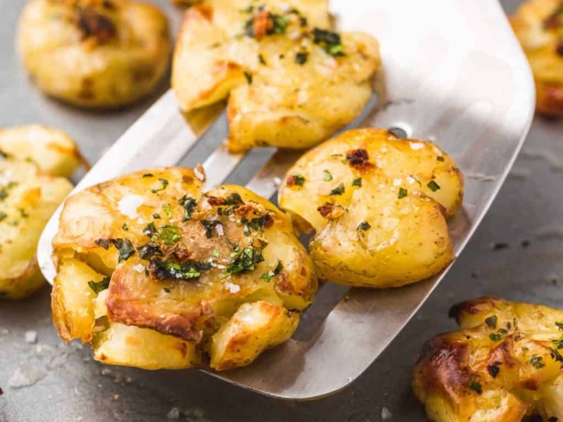 بطاطا مقرمشة بالفرن مع التوابل: مقبلات شهية