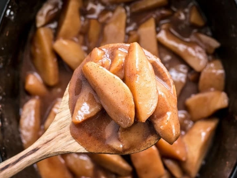 وصفات خريفية: تفاح ساخن بالزبدة