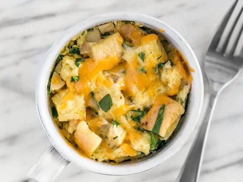 وصفات المايكروويف: أكواب النقانق بالبيض