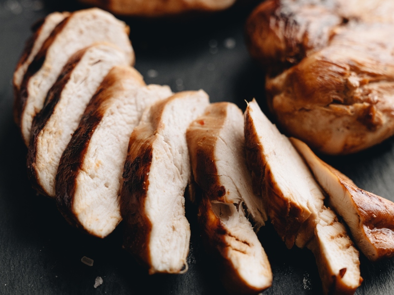 طاجن الدجاج بالفطر والهليون