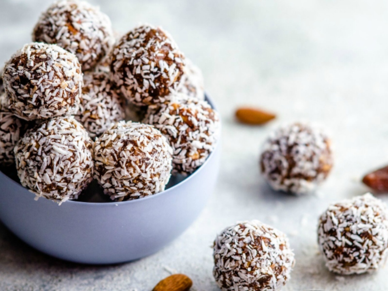 مطبخ رمضان: كرات تمر بالكاكاو وجوز الهند