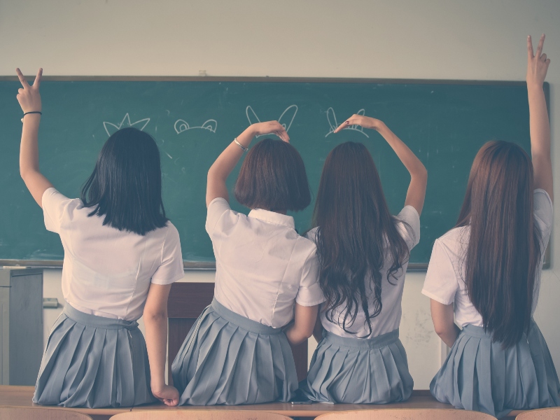 5 أبراج اجتماعية تحب الثرثرة والنميمة  