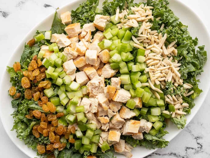 وصفات خريفية: سلطة الدجاج والكايل المقرمش