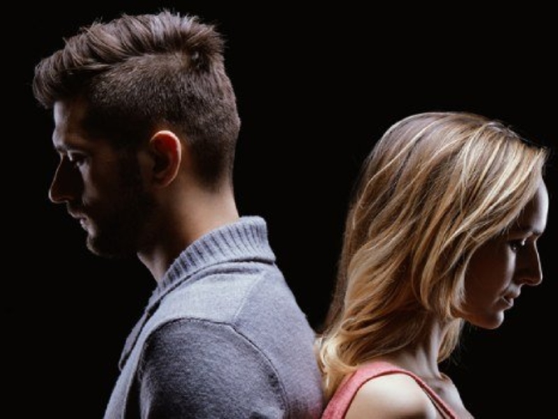علاقات البوابة: 4 أسباب تجعل شريكك يكذب عليك