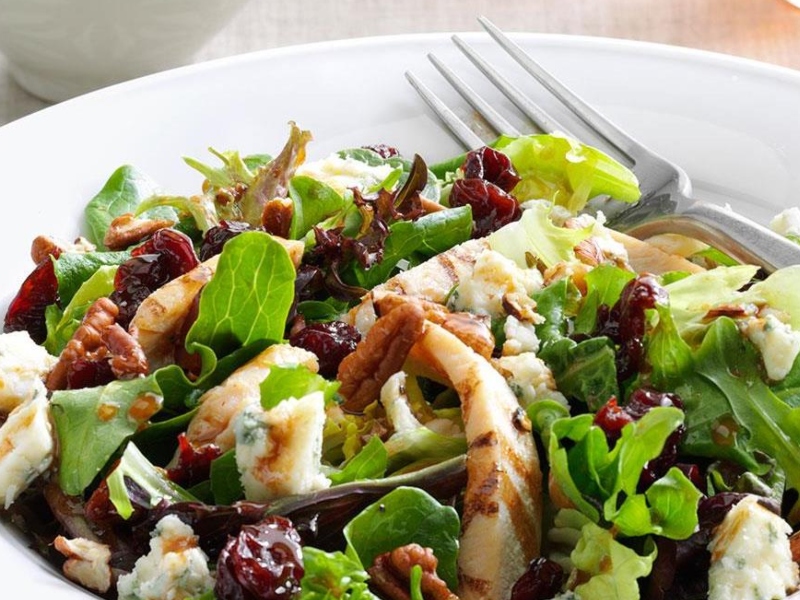 سلطة الدجاج بجوز البيكان الشهية