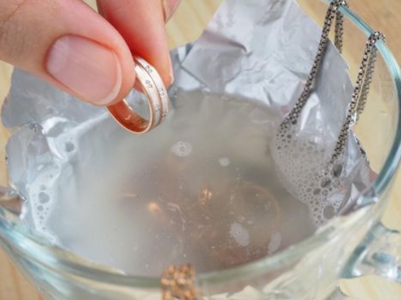 كيفية تلميع الفضة في البيت