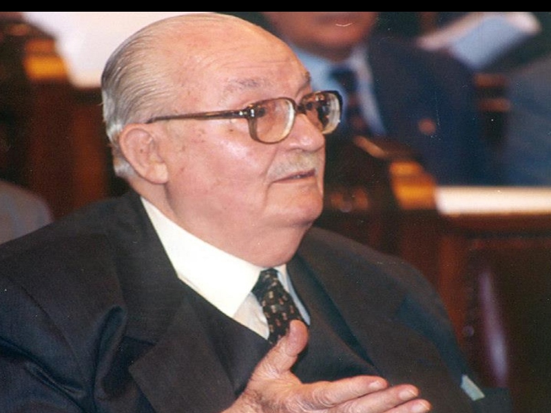 مكتبة البوابة: أهم 10 كتب للأديب المصري ثروت أباظة