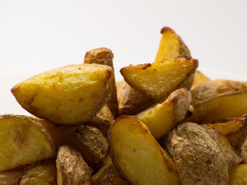 وصفة بطاطا ويدجز بالثوم والفلفل الحار