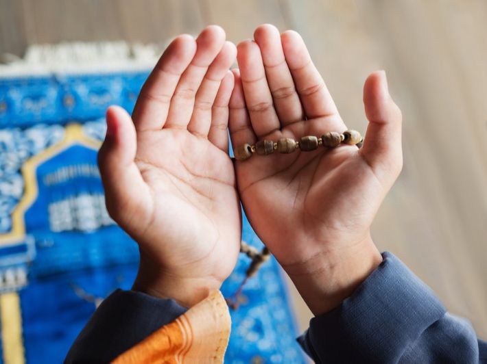 أدعية بعد صلاة الفجر لزيادة الرزق