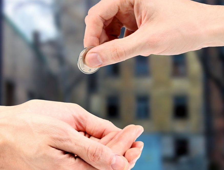 تفسير حلم الصدقة بالمال للمطلقة