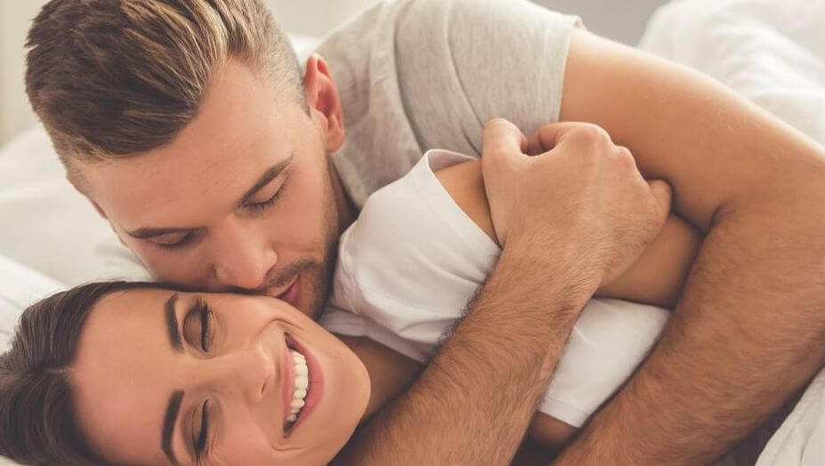 تفسير حلم حضن من الخلف في المنام لابن سيرين