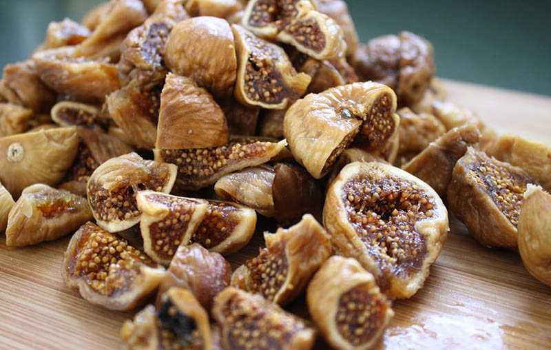 فوائد التين المجفف مع زيت الزيتون لصحة القلب والشرايين