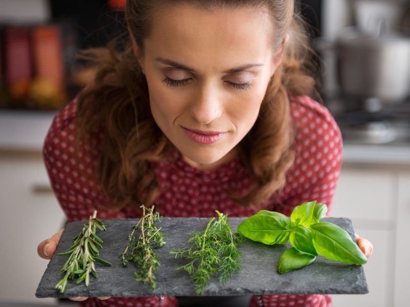 أعشاب تنزل الدورة الشهرية في سن اليأس