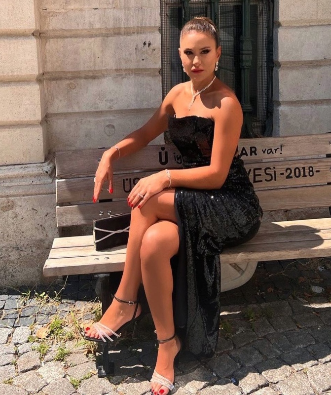 إطلالات ديمة قندلفت نجمة مسلسل ستيليتو