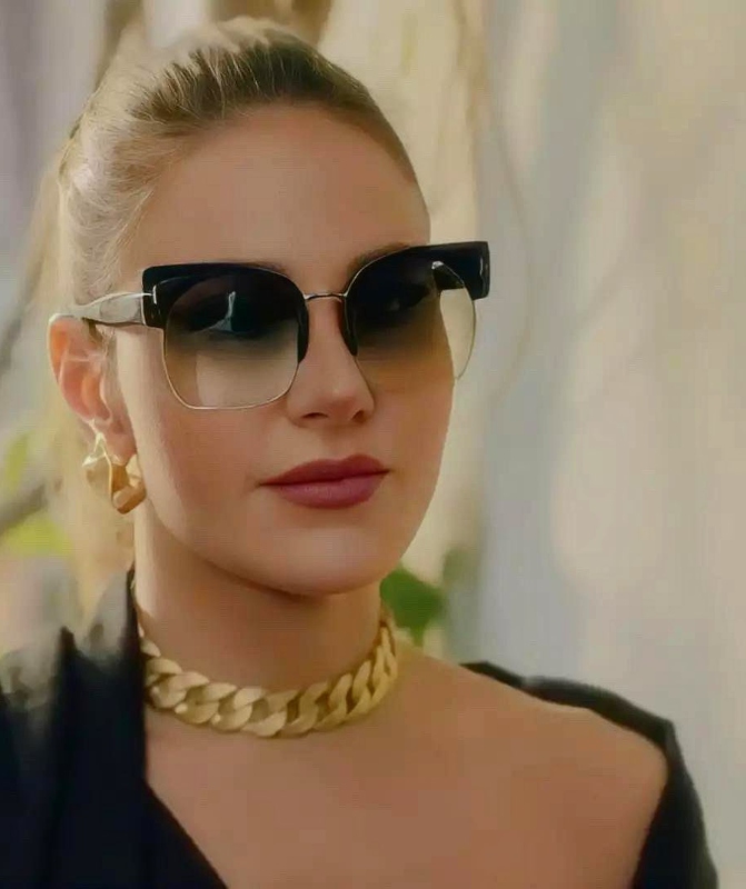 إطلالات ديمة قندلفت نجمة مسلسل ستيليتو