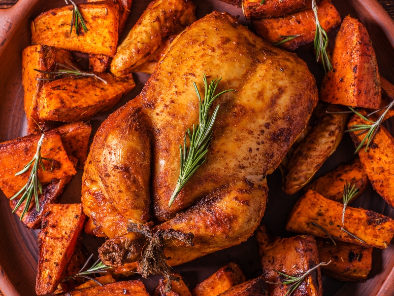 دجاج مشوي بالفرن مع البطاطا الحلوة