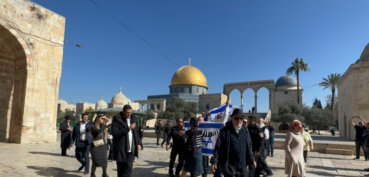 مستوطنون يقتحمون المسجد الأقصى