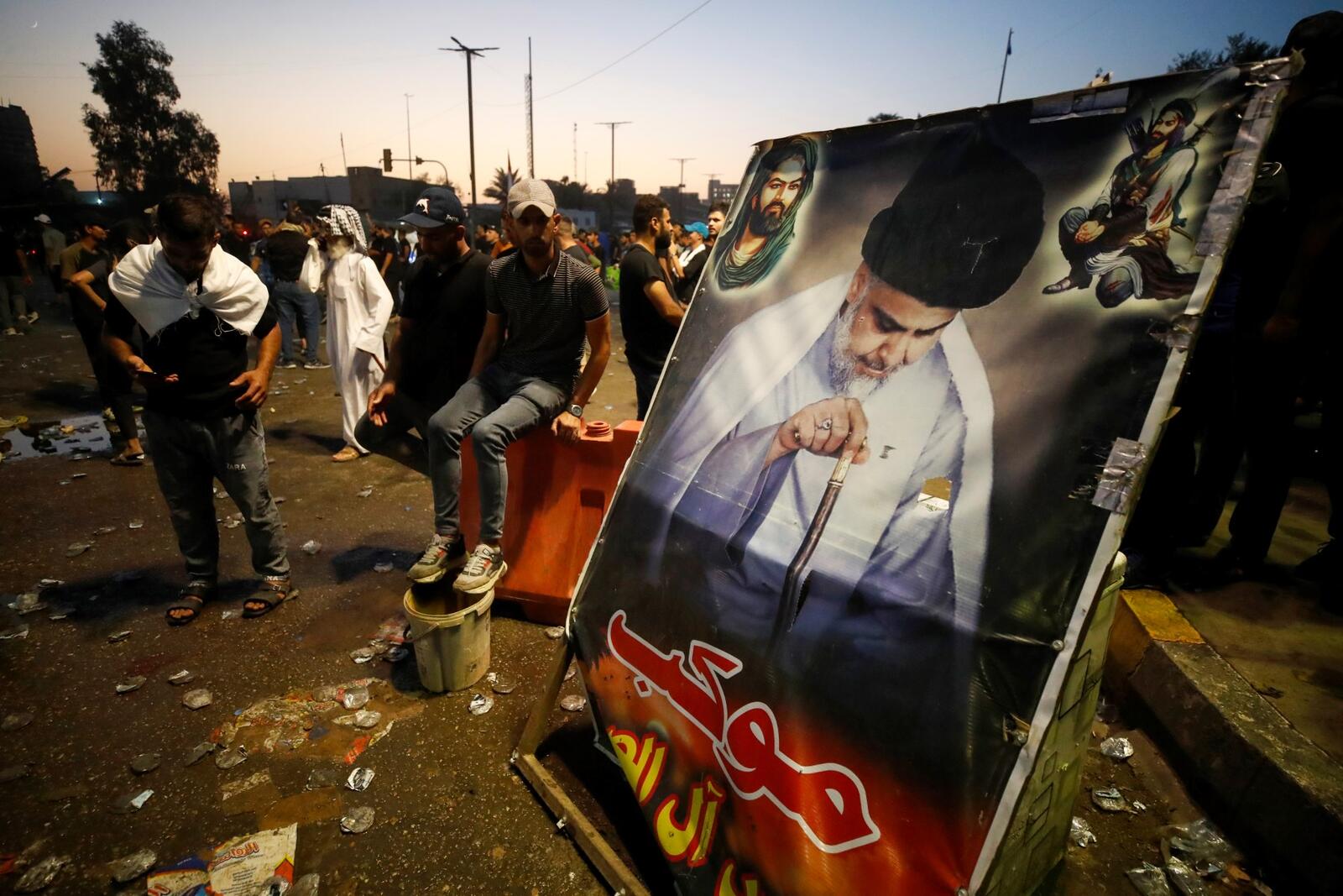 أنصار الزعيم مقتدى الصدر وسط بغداد