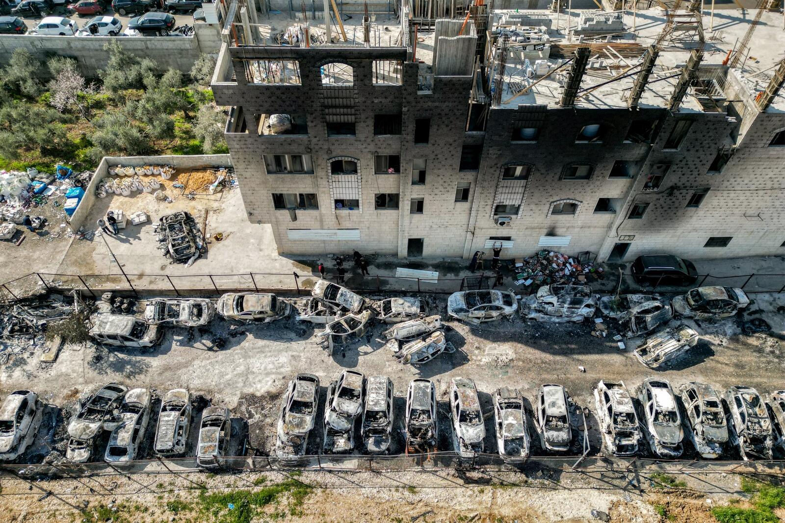 المستوطنون يهاجمون بلدة حوارة جنوب مدينة نابلس