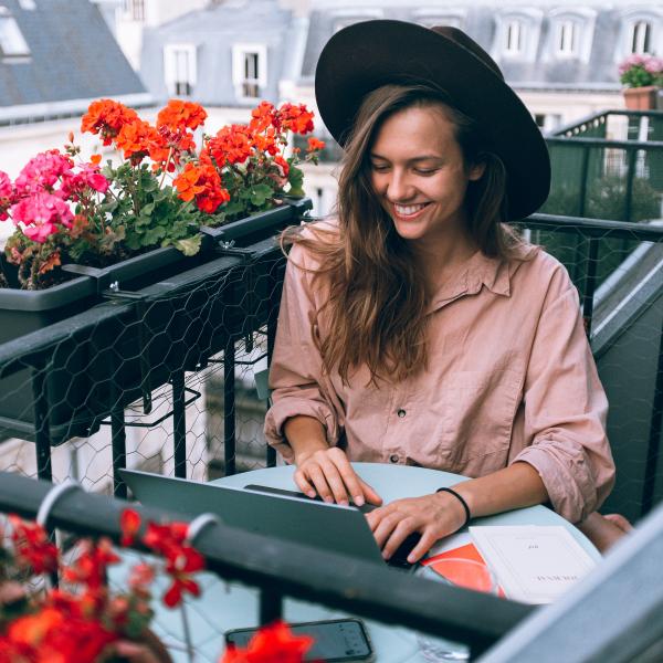 أفكار رائعة لتحويل شرفتك إلى ركن منزلي للعمل في ظل جائحة كورونا