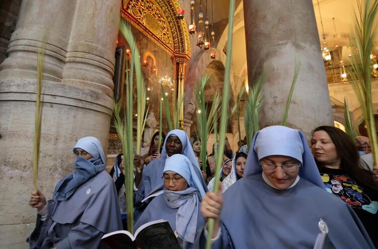 In Pictures: Christians Around the World Celebrate Palm Sunday