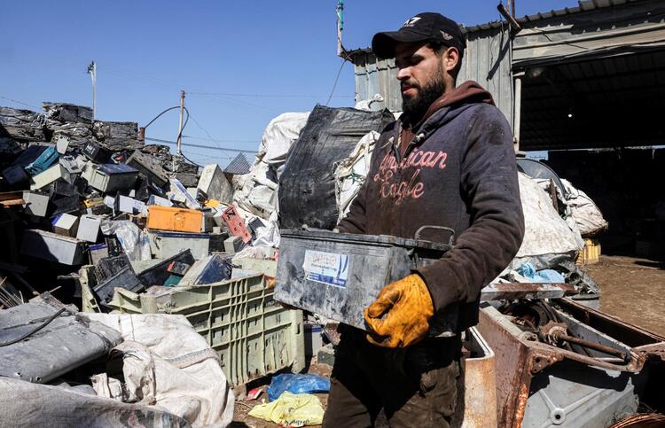 Mountains of Old Batteries Threaten Gaza Health (AFP)