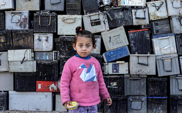Mountains of Old Batteries Threaten Gaza Health (AFP)