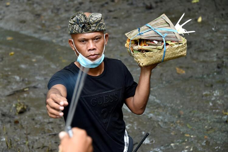 In Pictures: The Balinese Mud Bath Tradition of Mebuug-Buugan