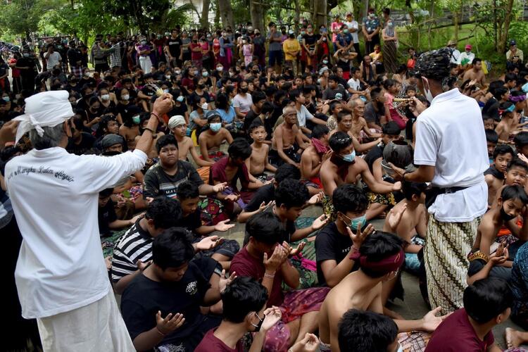 In Pictures: The Balinese Mud Bath Tradition of Mebuug-Buugan