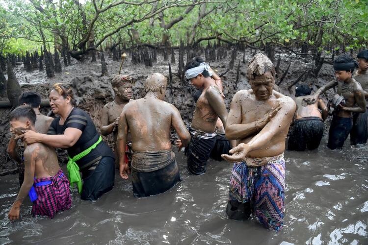 In Pictures: The Balinese Mud Bath Tradition of Mebuug-Buugan