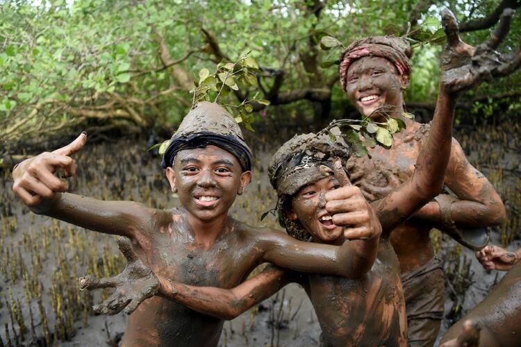 In Pictures: The Balinese Mud Bath Tradition of Mebuug-Buugan