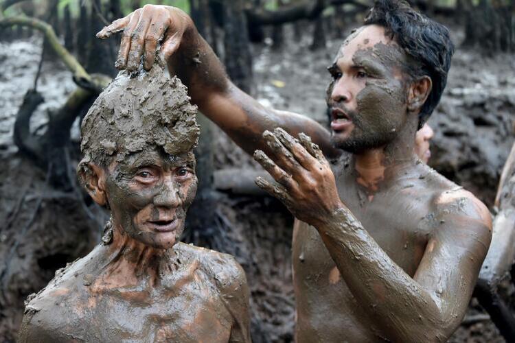 In Pictures: The Balinese Mud Bath Tradition of Mebuug-Buugan
