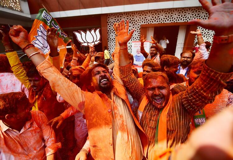In Pictures: Colors Fly as India Elections Underway