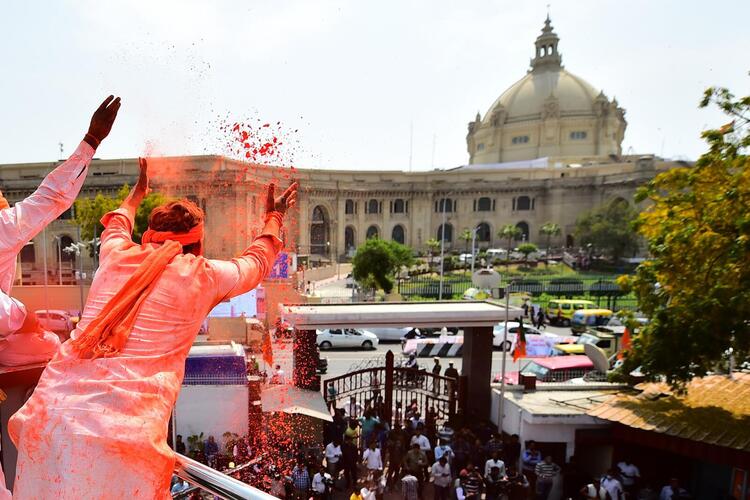 In Pictures: Colors Fly as India Elections Underway