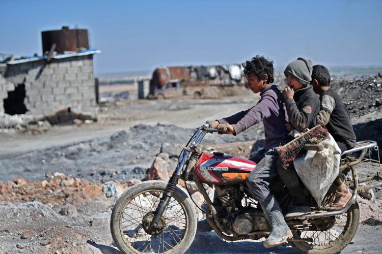 In Pictures: Syrian Children Work at Oil Refinery to Get By