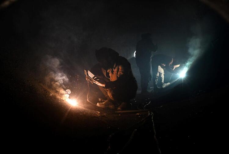In Pictures: Syrian Children Work at Oil Refinery to Get By