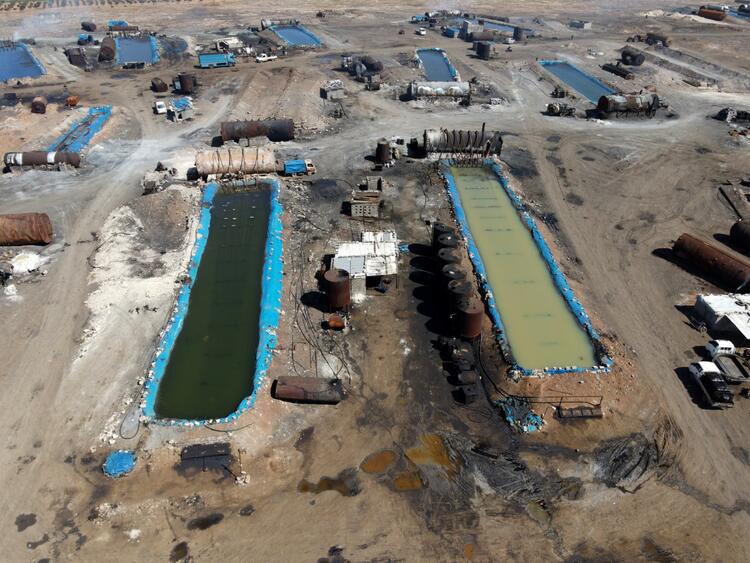 In Pictures: Syrian Children Work at Oil Refinery to Get By