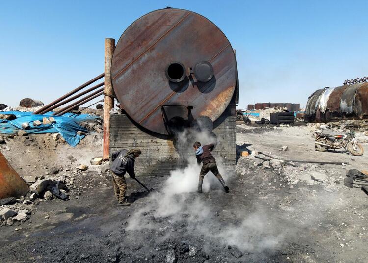 In Pictures: Syrian Children Work at Oil Refinery to Get By