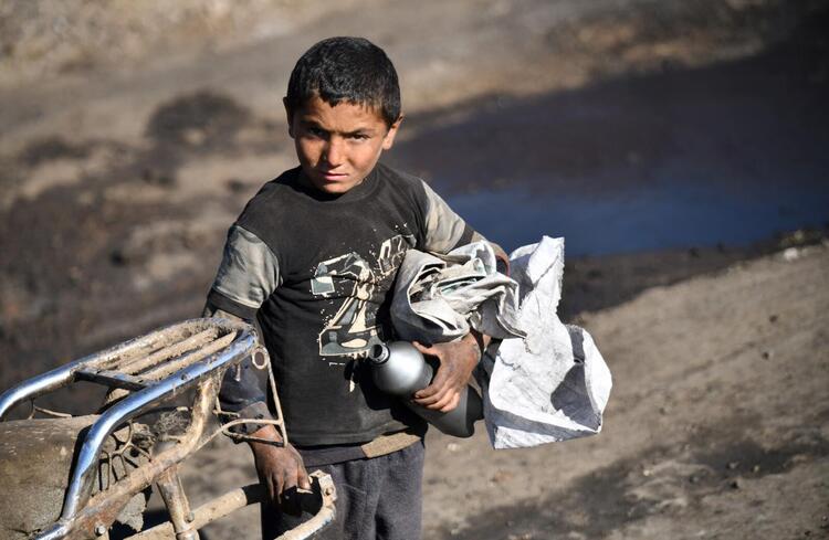 In Pictures: Syrian Children Work at Oil Refinery to Get By